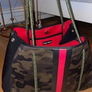 Haute  Shore Tote Camo